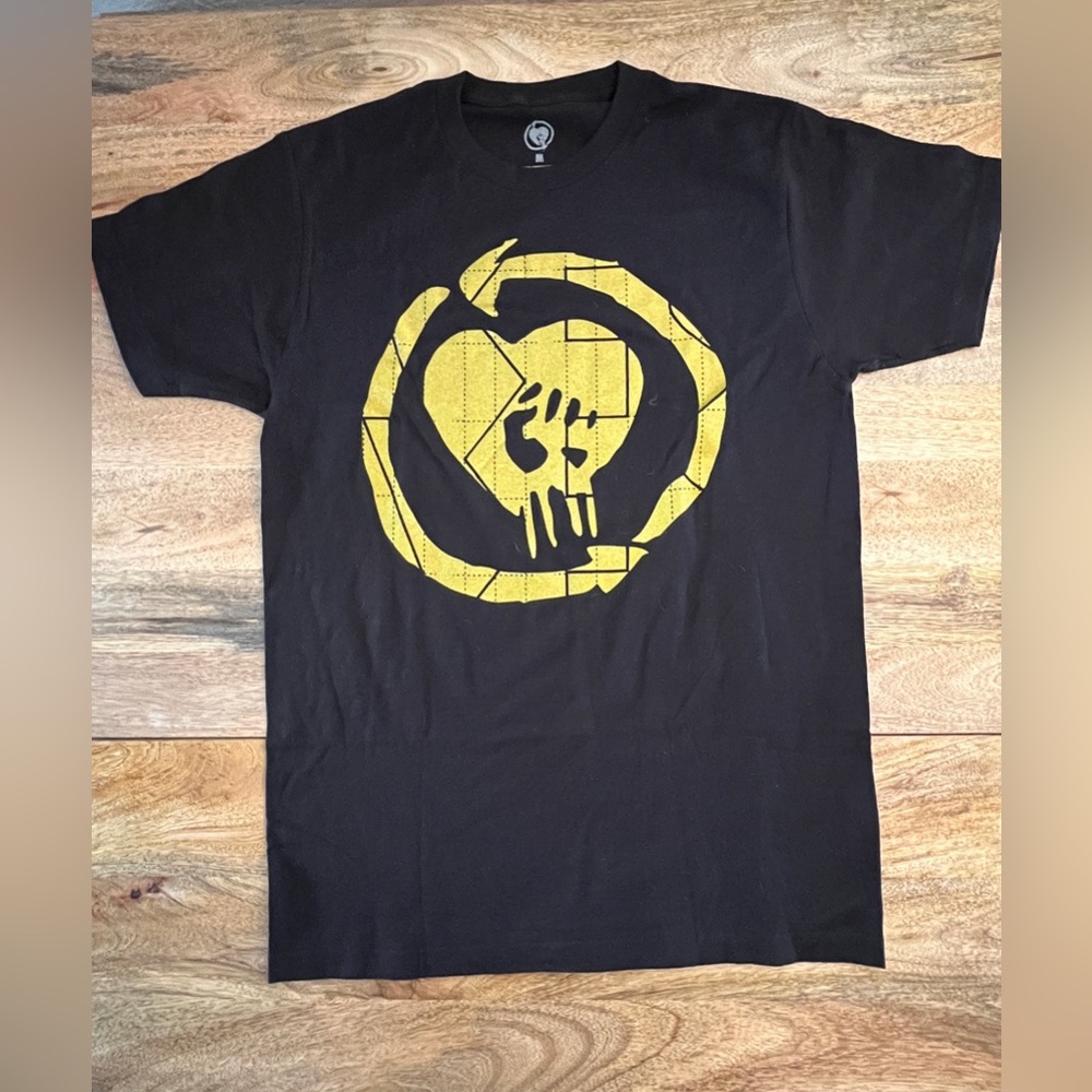 Rise Against black gold heart fist T-shirt size M NWOT